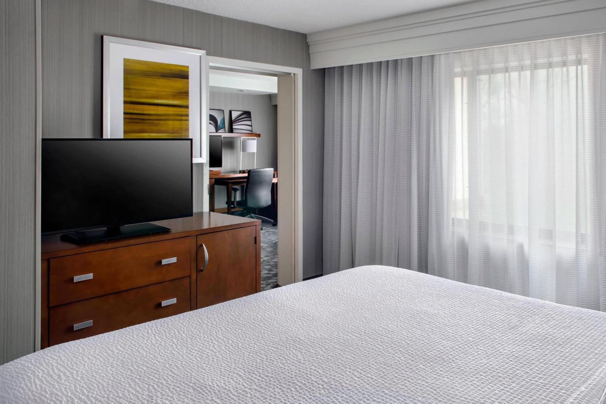 Courtyard By Marriott Paramus Exterior photo